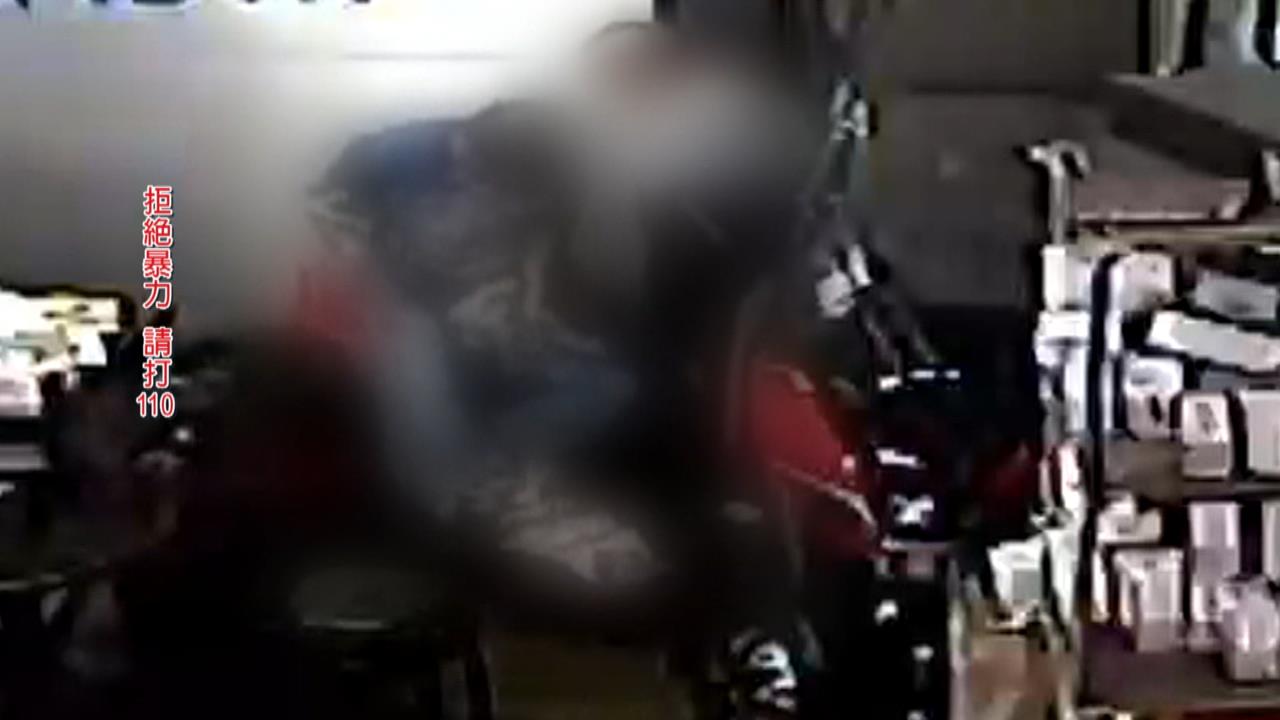 剛申請保護令！　60歲女持美工刀闖店刺傷機車行老闆