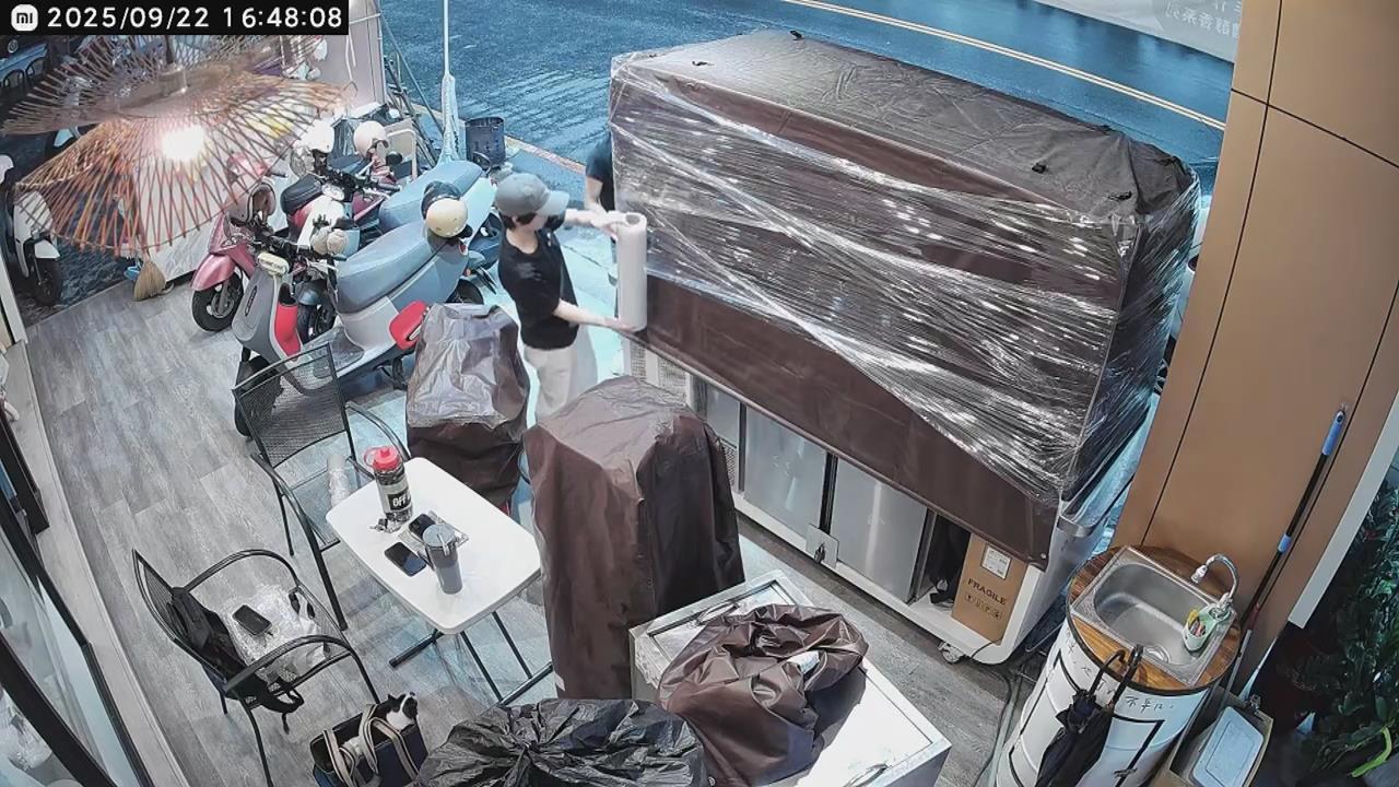 最狂防颱招數! 高雄咖啡攤車"全包膜"抗強風