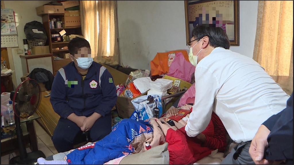 13歲國中生喪父、獨自照顧臥床嬤　黃適卓通知社會局寒冬送暖