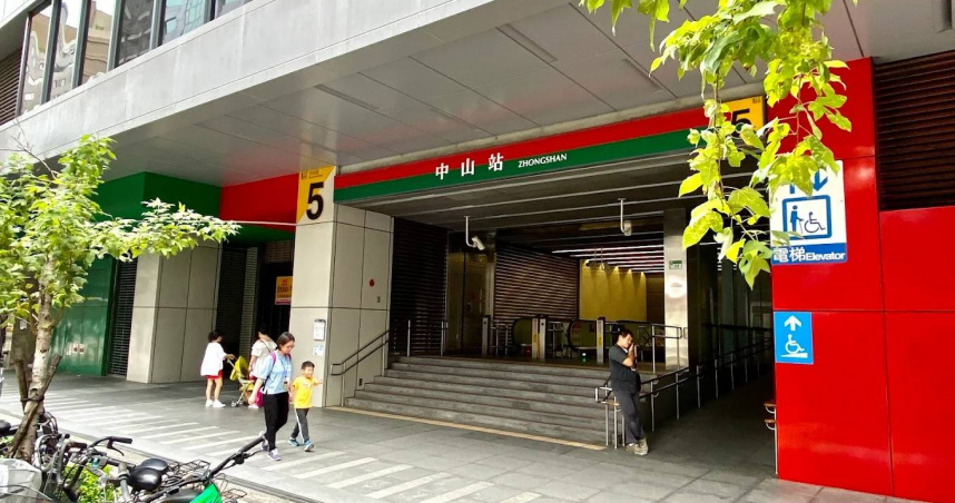 踩人還動怒！女子「持刀恫嚇」逃進北捷中山站　警方抓到人了