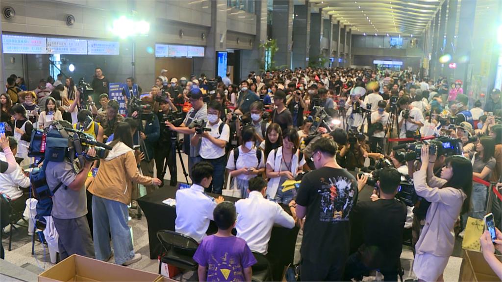新北4小時簽名會累到奧運國手　侯友宜喊不好意思