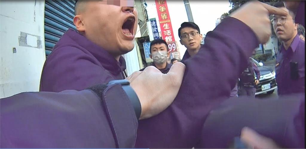 通緝犯拒攔查開車逃逸！棄車狂跑百米仍被逮