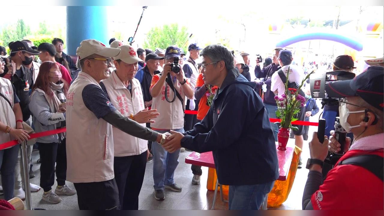 快新聞/旗山街區萬人朝聖!白沙屯媽祖遶境 李懷仁親點「起馬炮」