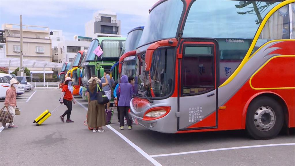 觀光局推修法！　遊覽車上禁推銷　旅行業務開放非業者經營　引反彈