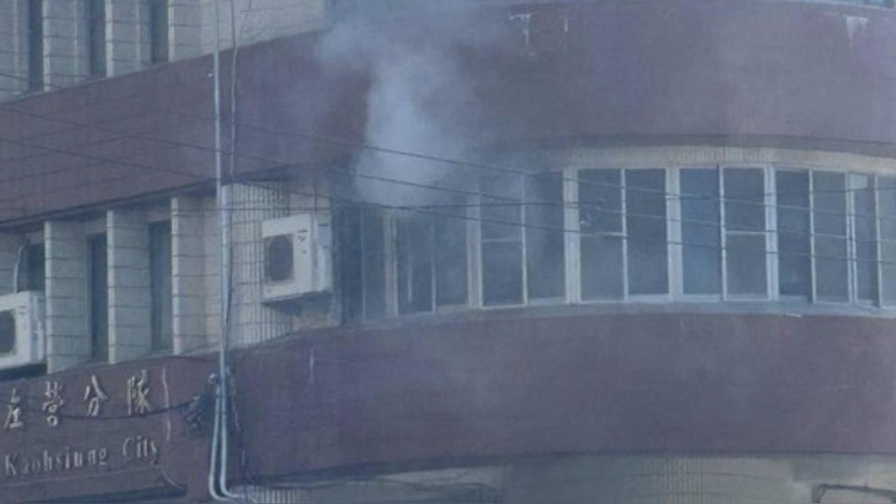 快新聞／本陣淪陷？高雄左營消防分隊寢室起火　打火弟兄立即撲滅