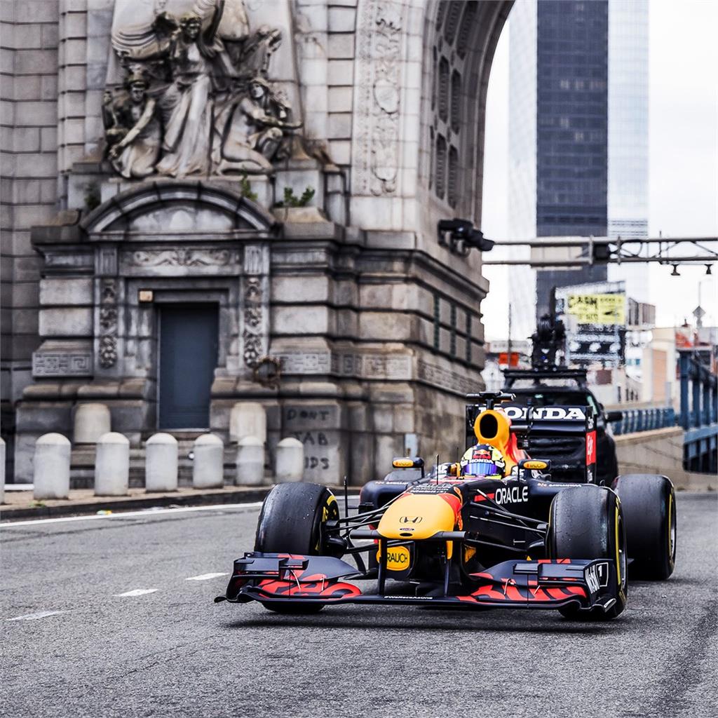 F1進攻美國市場 紅牛冠軍賽車紐約街頭飆速