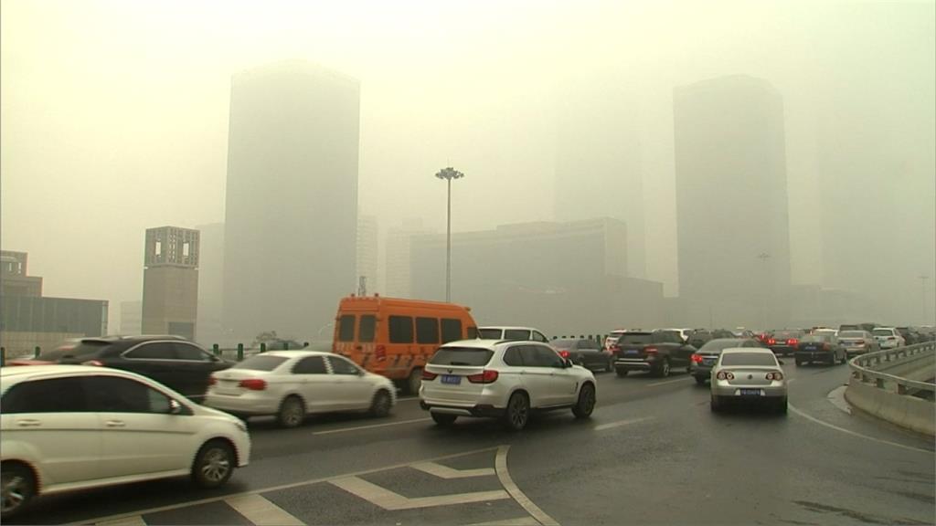 北京霧霾罩頂 PM2.5濃度飆破270
