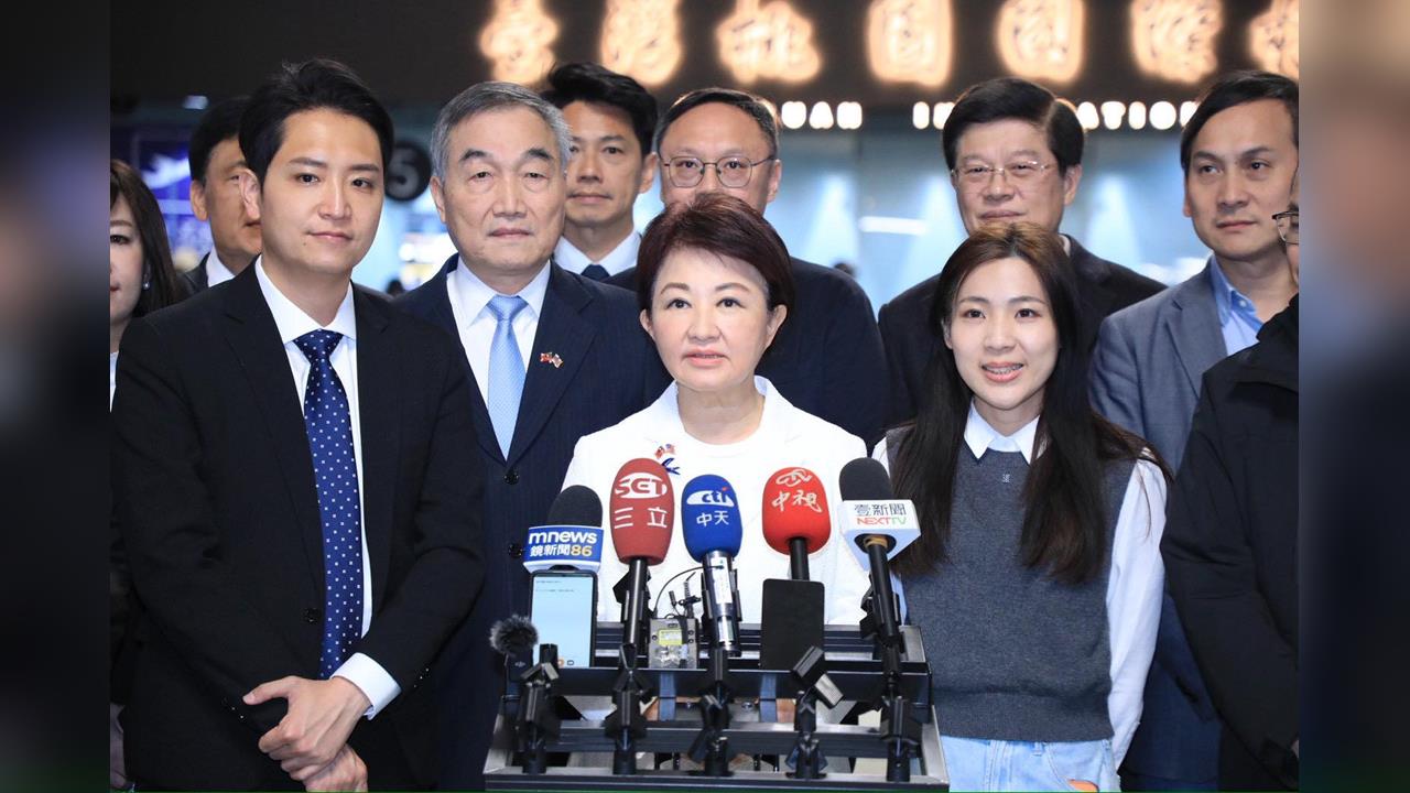 盧秀燕率團啟程訪美11天！「胸別國旗」揭3大任務：為台灣發聲