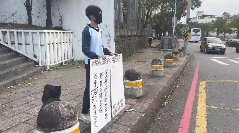 快新聞／花蓮名師葉霸嗆傅崐萁　校友呼應舉牌「我會罷掉這個人」