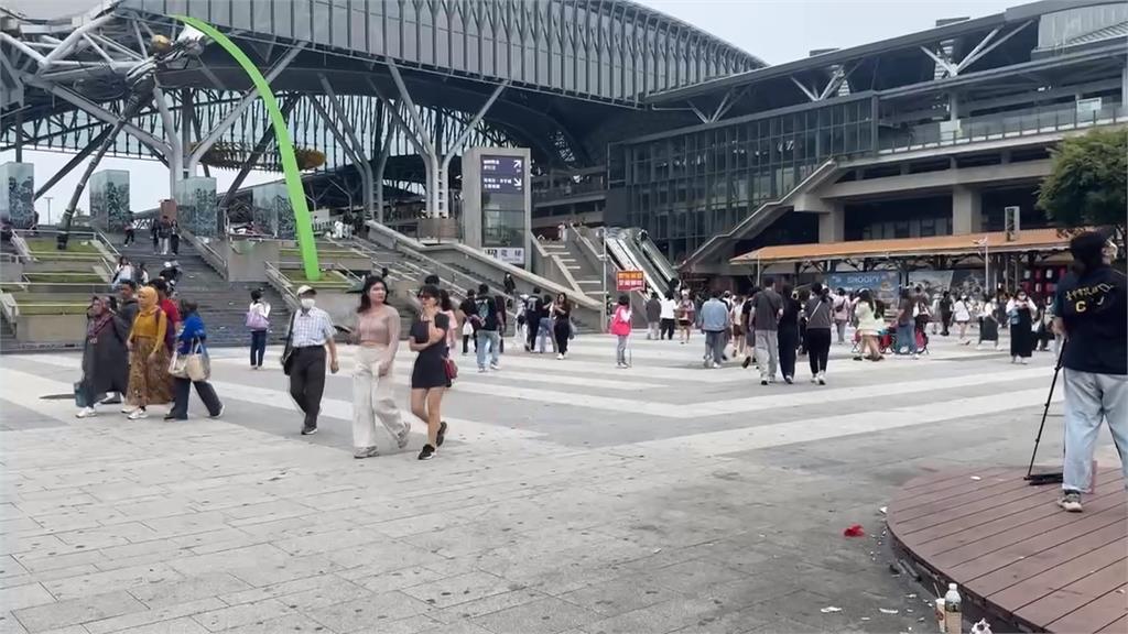台中火車站驚見「垃圾階梯」　環保局：亂丟最高罰6千元