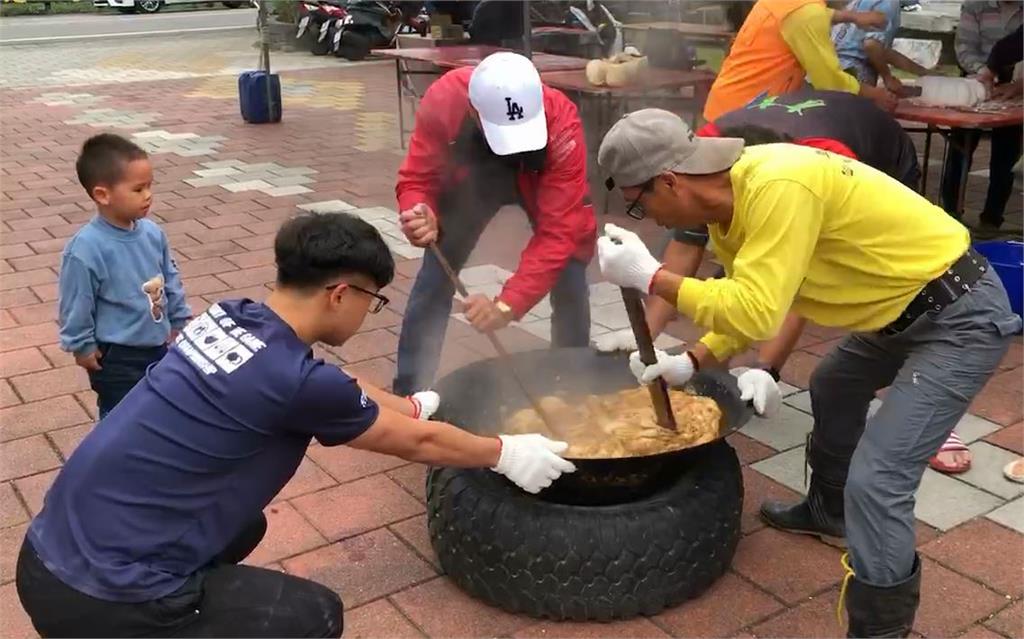 鹿野永安村新春搗年糕　結合廟宇合作傳承活動