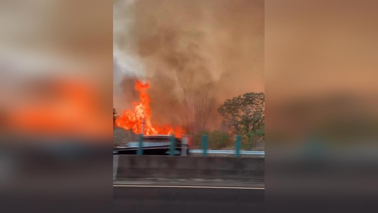 快新聞／台中海線連日火燒山！濃煙密布火舌竄　網：市長呢？