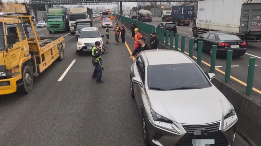 保全警戒！運鈔車國道遭追撞　車流一度回堵3公里