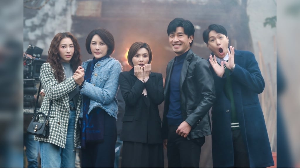 《愛的榮耀》李沛綾自甩巴掌逼真話！和張家瑋組「壞壞母女檔」憂出門被罵 吳婉君拍爆破火場最怕這事！