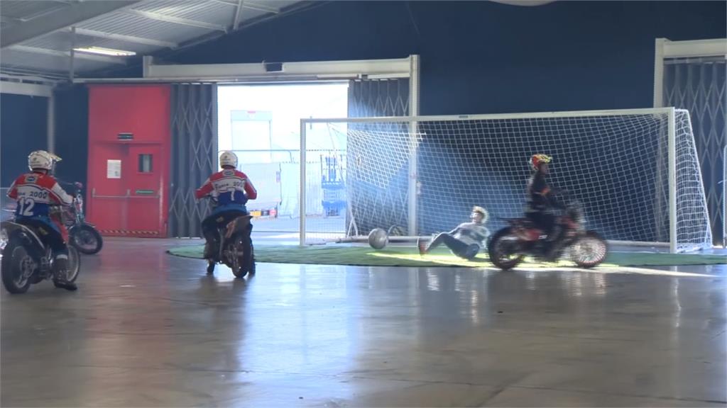 世界上速度最快的團隊運動！「摩托車足球」風靡歐洲