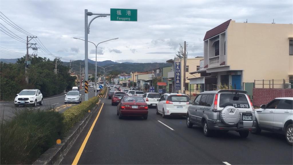 墾丁連假湧人潮！收假車輛塞爆北上車道