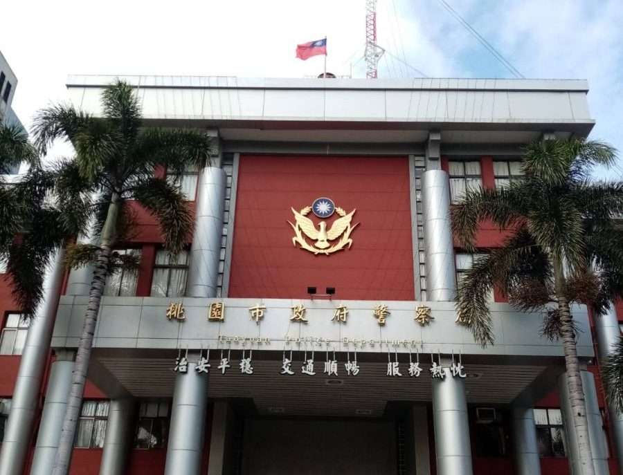 桃園曳引車右轉輪胎脫落滾撞2機車騎士　釀1傷