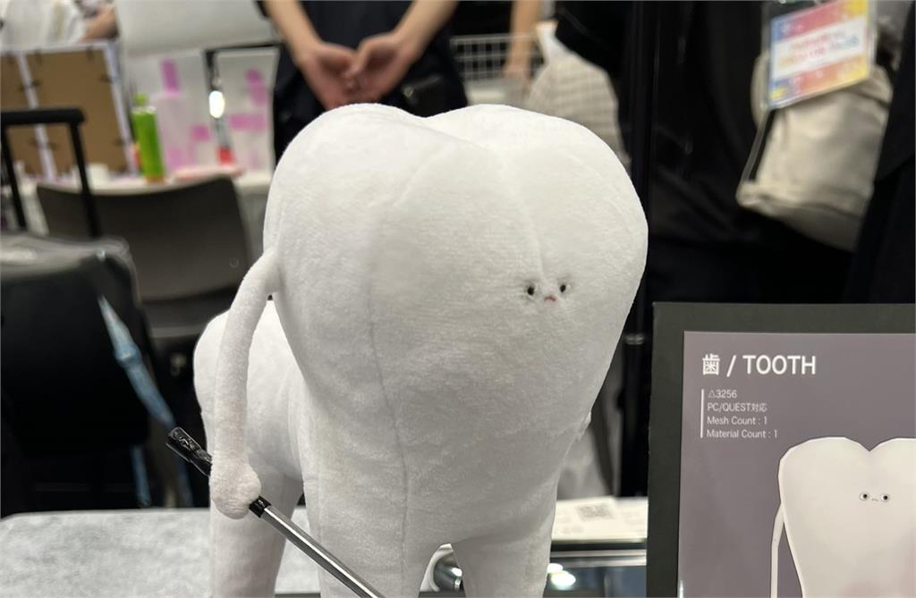 日本展覽驚見「人類牙齒娃娃」造型ㄎㄧㄤ爆!網一看全笑歪:馬牙人?