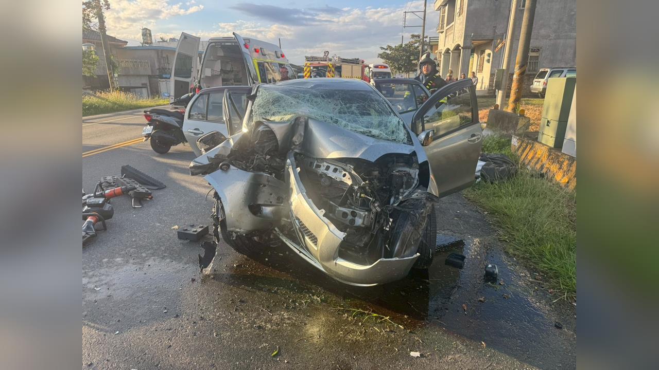死亡車禍!台東阿公載孫赴國考 突右偏「自撞變電箱」祖孫雙亡