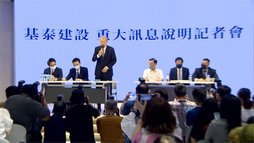 終出來面對！基泰董座陳世銘4度鞠躬道歉並請辭　火速離場遭記者圍堵