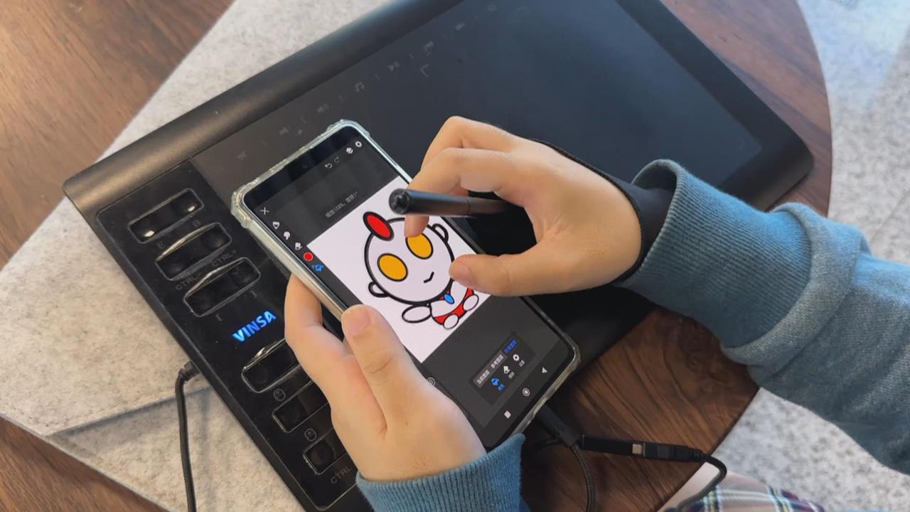 活出不平凡！　國中音樂生茶品蝠　創造「短篇漫畫」接案賺錢