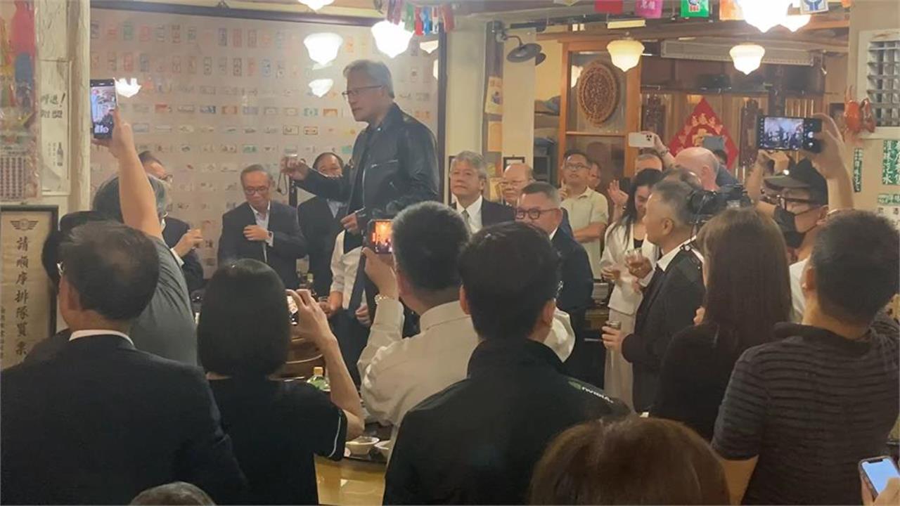 快新聞/閃電訪台!黃仁勳中午降落台南訪台積電3奈米廠 明參加運動會與張忠謀同框