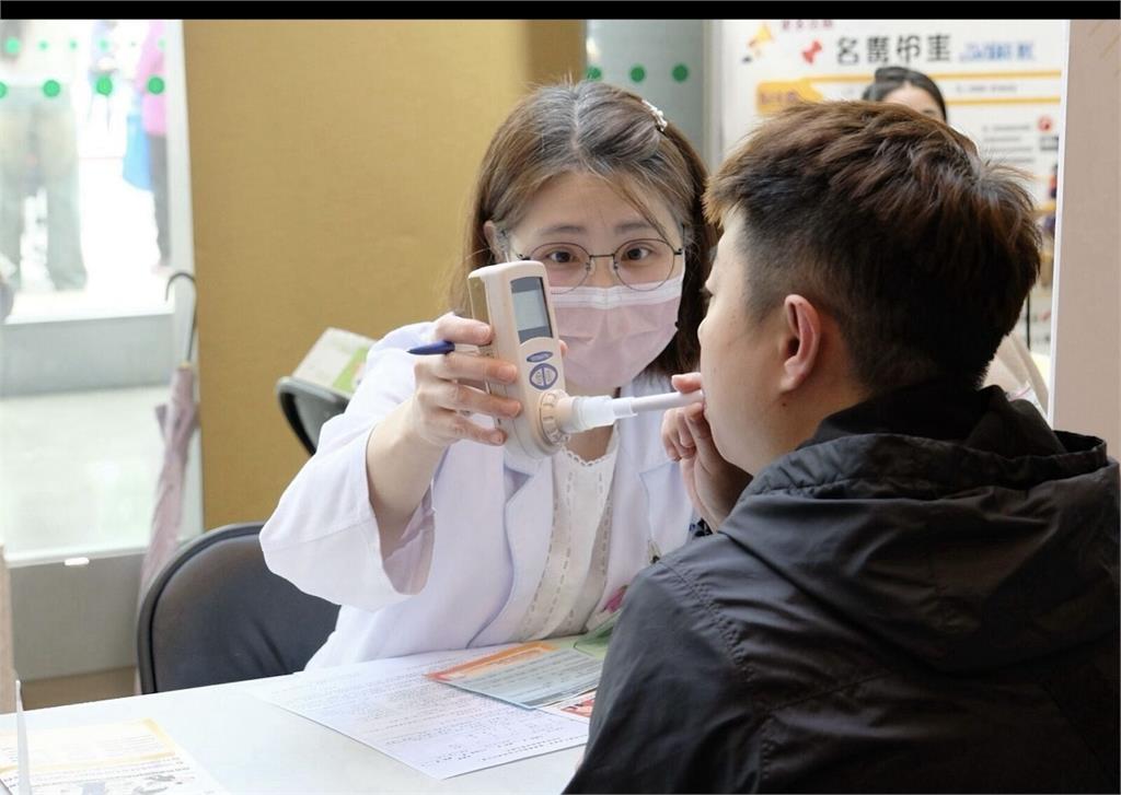 久咳半年不癒   他一檢查「肺功能只剩一半」