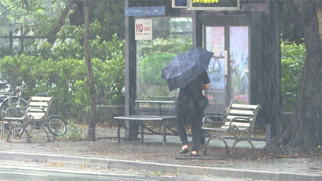 台灣一片紫紅…「雨勢集中狂倒時段」曝光！專家1圖提醒：這波要有心理準備