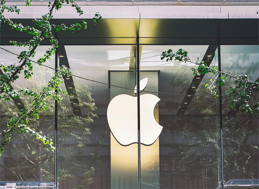 蘋果「上下班強制搜包」未支薪挨告！纏訟8年…賠償員工8億元和解