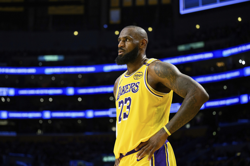 NBA(影)/詹皇最後追平機會連兩投都失手 湖人明星賽後首戰主場不敵黃蜂