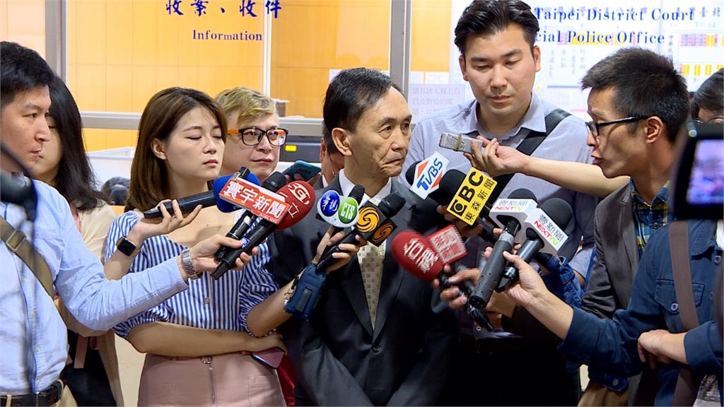 吳子嘉被陳菊控告出庭  新莊王小姐仍成焦點
