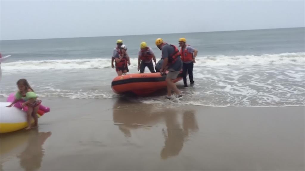 8歲小男孩坐獨角獸泳圈 飄外海驚險獲救