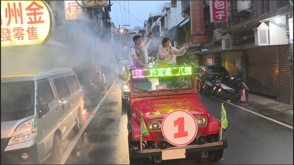 吳思瑤、許家睿合體比愛心　桃園八德車掃街地氣