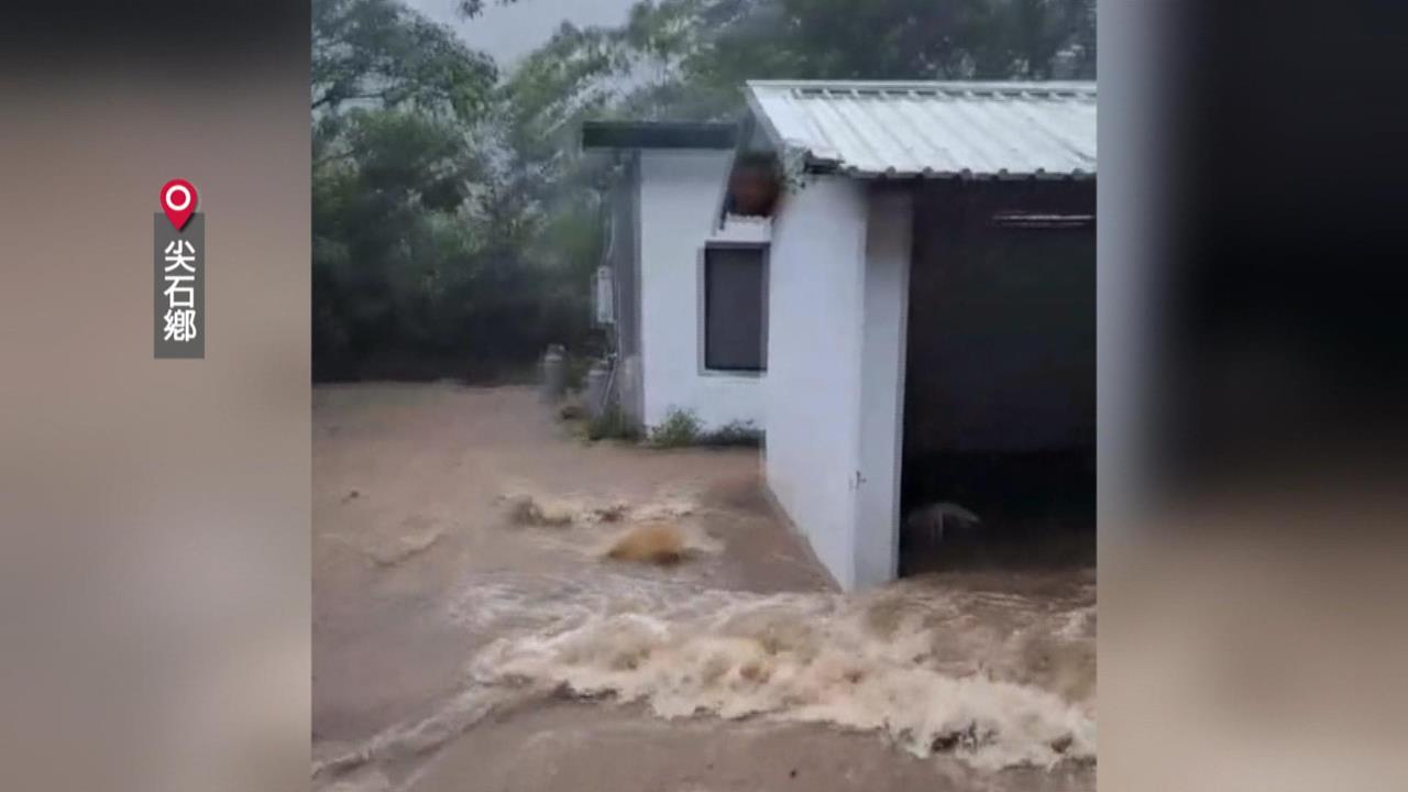 大雨狂炸新竹山區　北埔冷泉路段地面掏空