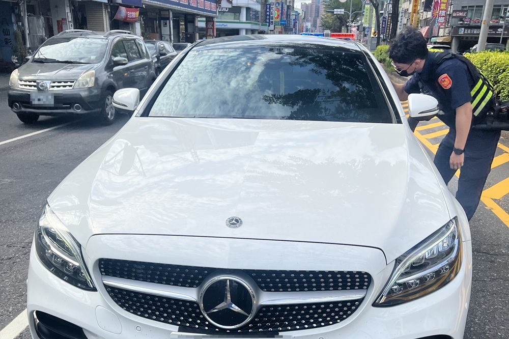 車未熄火昏睡道路中　29歲女涉酒駕公共危險罪送辦