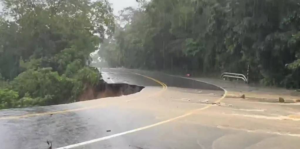 快新聞/突發!台東達仁鄉台9戊線2.9公里南下路段地基掏空 警方緊急交通管制
