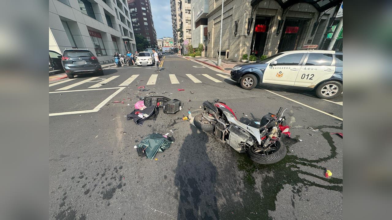 台北大安驚悚車禍　機車撞到解體騎士命危送醫