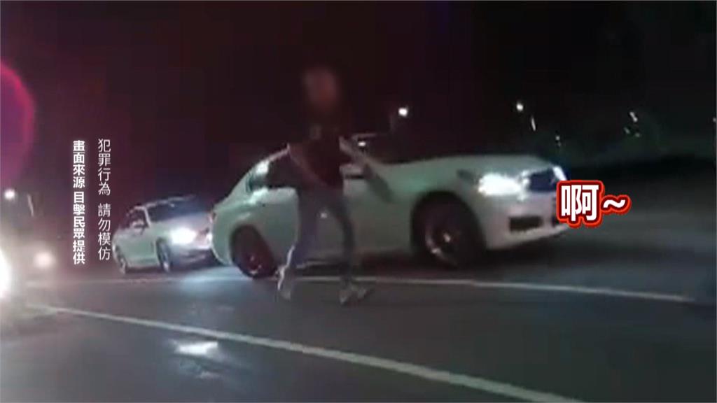 尷尬！台中球棒隊"街頭尋仇　一看攔錯車秒道歉