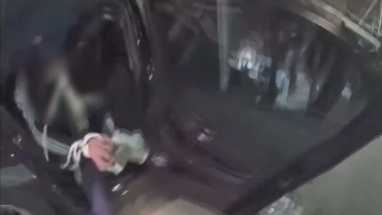 債務糾紛停車場擄人!嫌犯逃逸衝破柵欄 警逮5人、2人在逃追緝中