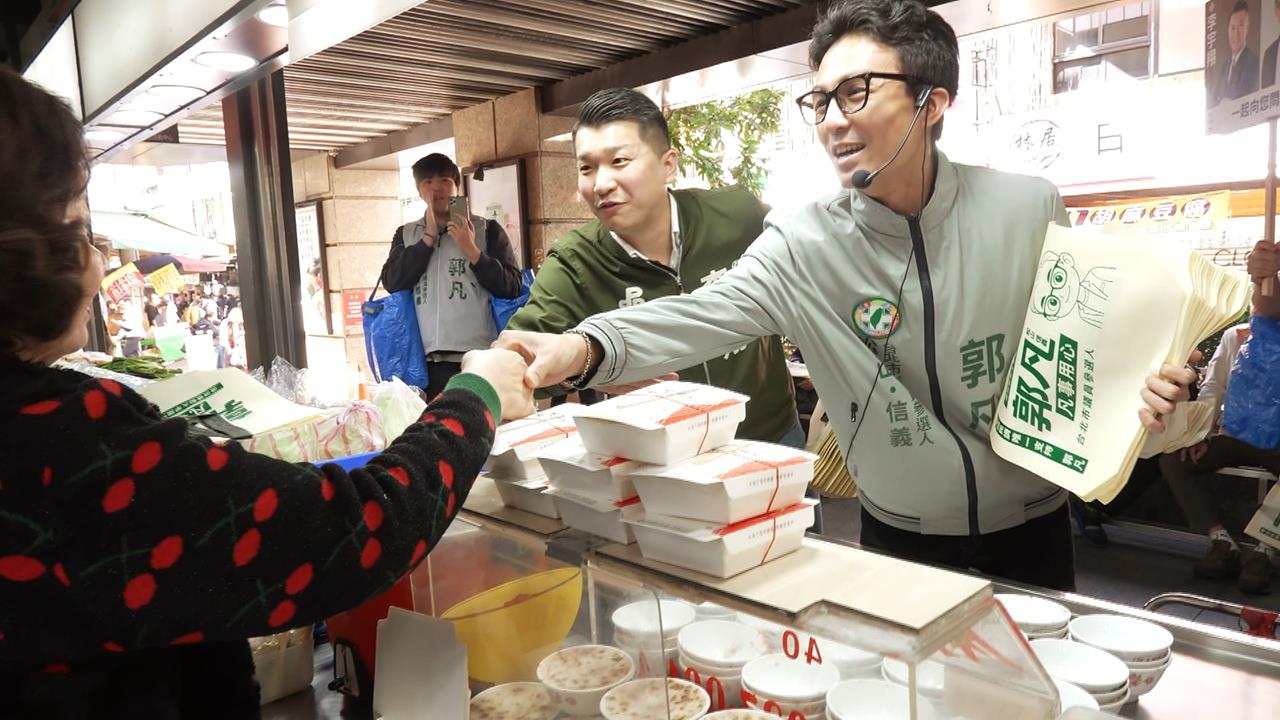 綠營松信初選5搶4! 郭凡.呂瀅瀅勤跑市場掃街拜票