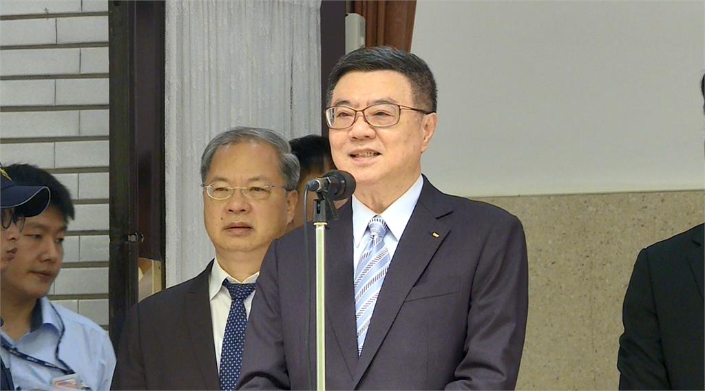 卓內閣上任將滿月滿意度43%　自家立委怨財經閣員像外星人內閣