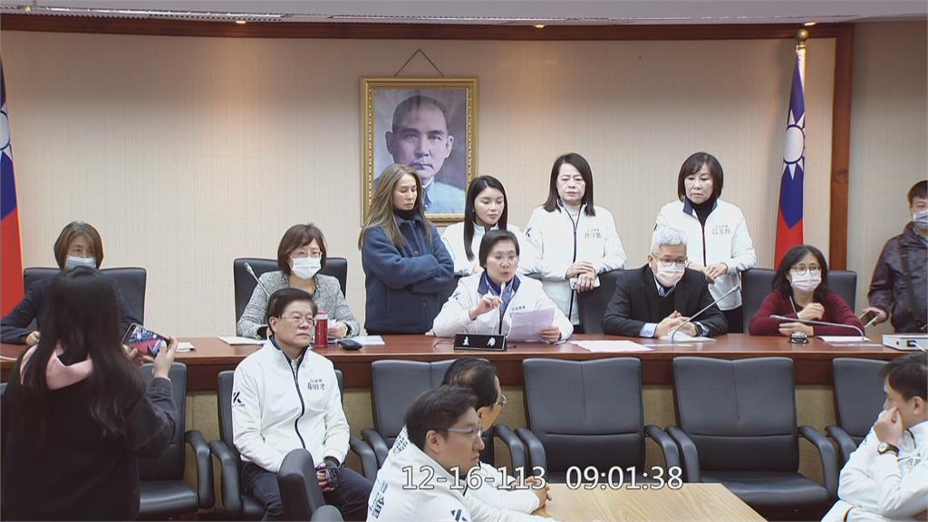 快新聞／選罷法遭硬闖！藍稱罷免太氾濫　粉專：真相是深怕無法躺著選