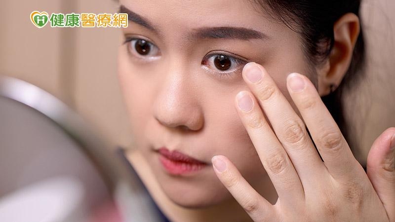「眼皮狂跳」與運勢無關?醫:應多補充鈣、鎂營養素