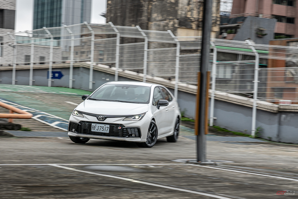 是真材實料還是徒有虛名？｜小改款 Toyota Corolla Altis GR Sport 試駕