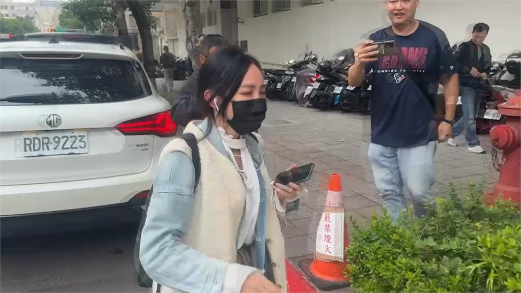 不只當主席的解語花？　前黨工曝：柯指定黃心緗上藥.按摩