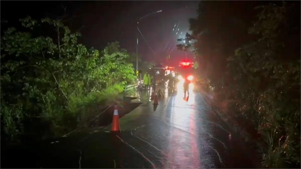 快新聞／暴雨釀災！高雄六龜區道路塌陷「1車疑墜谷失蹤」　5人下落不明