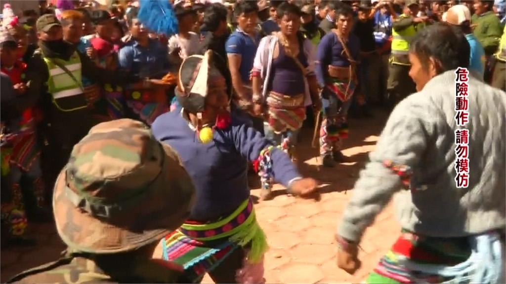 玻利維亞傳統「鬥毆節」 光天化日互相揮拳