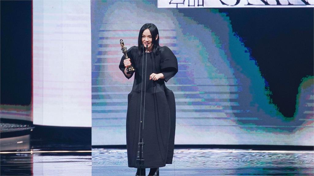 金曲34／徐佳瑩相隔13年終奪最佳作曲人　激動落淚喊：最想得的獎！