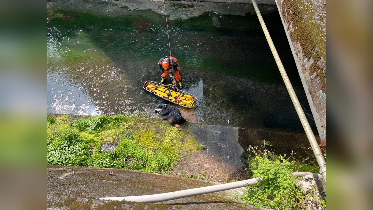 快新聞／除夕驚魂！新北汐止傳男子墜橋　為躲警方追捕「跳10米深溝」重摔