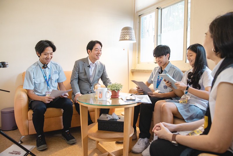 快新聞/賴總統赴師大附中訪視 盼持續滿足青少年心理健康需求